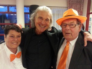 Samen met Marianne en Piet op de foto tijdens 40 jarige bruiloft in Haarlem.